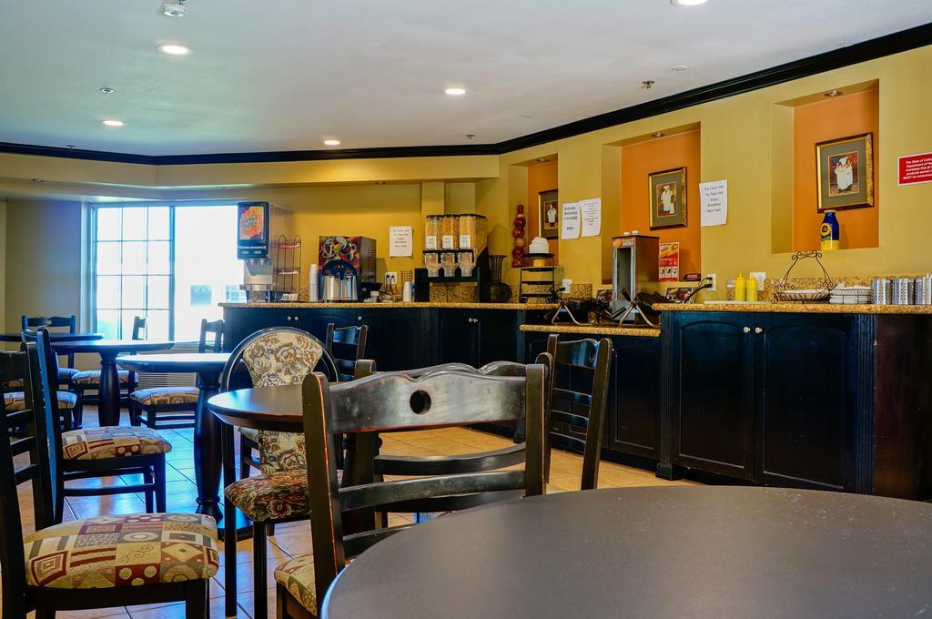 Ramada By Wyndham Ontario Hotell Eksteriør bilde