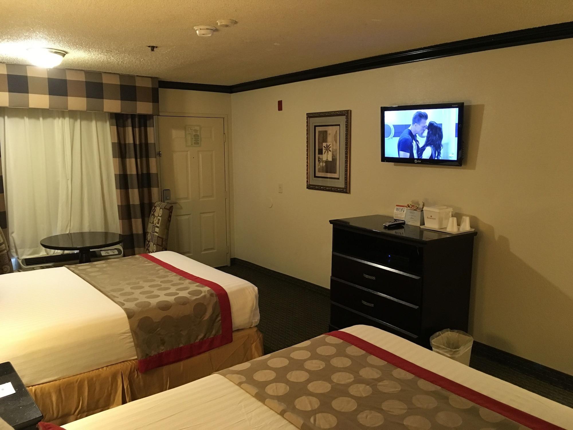 Ramada By Wyndham Ontario Hotell Eksteriør bilde