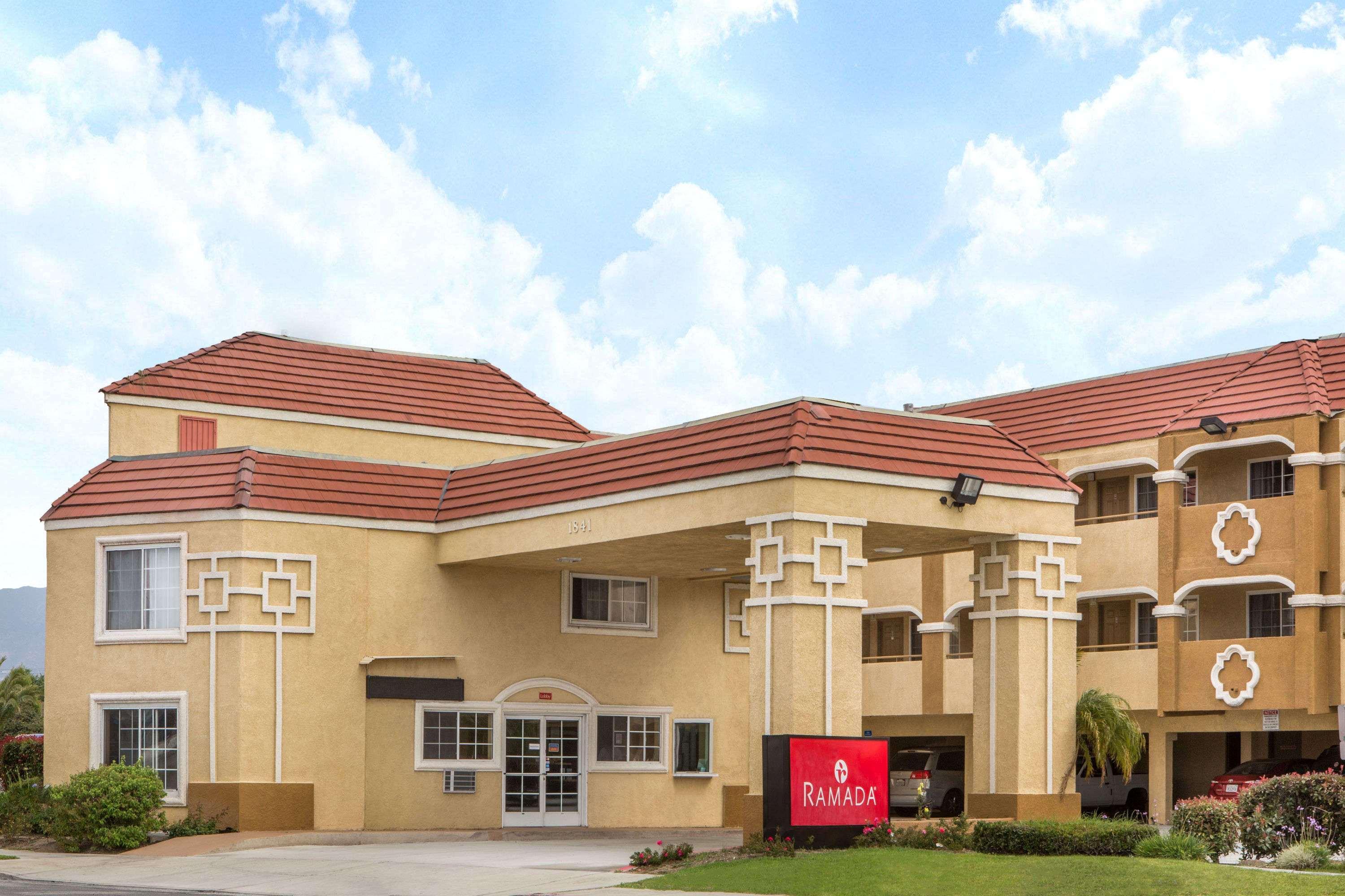 Ramada By Wyndham Ontario Hotell Eksteriør bilde