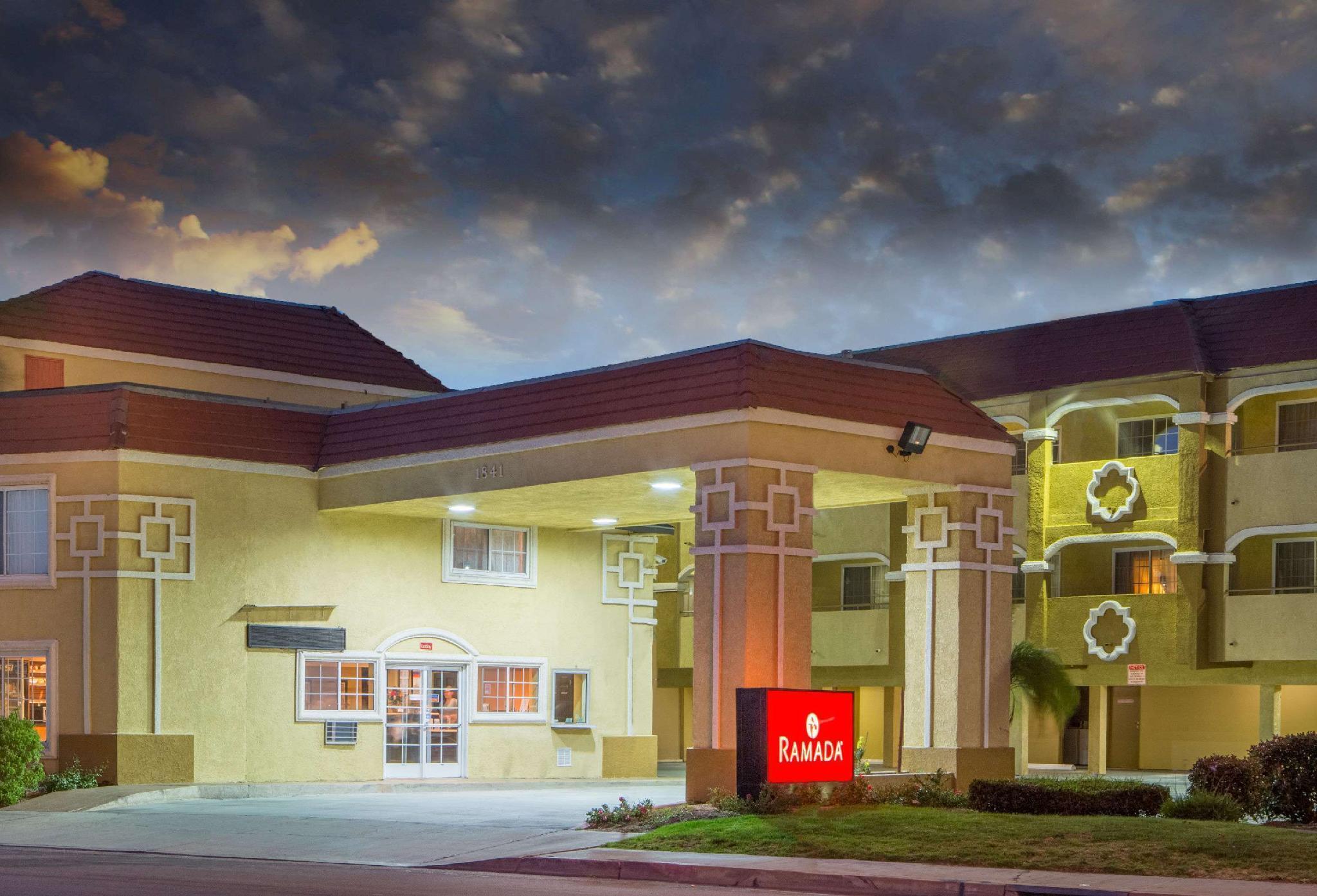 Ramada By Wyndham Ontario Hotell Eksteriør bilde