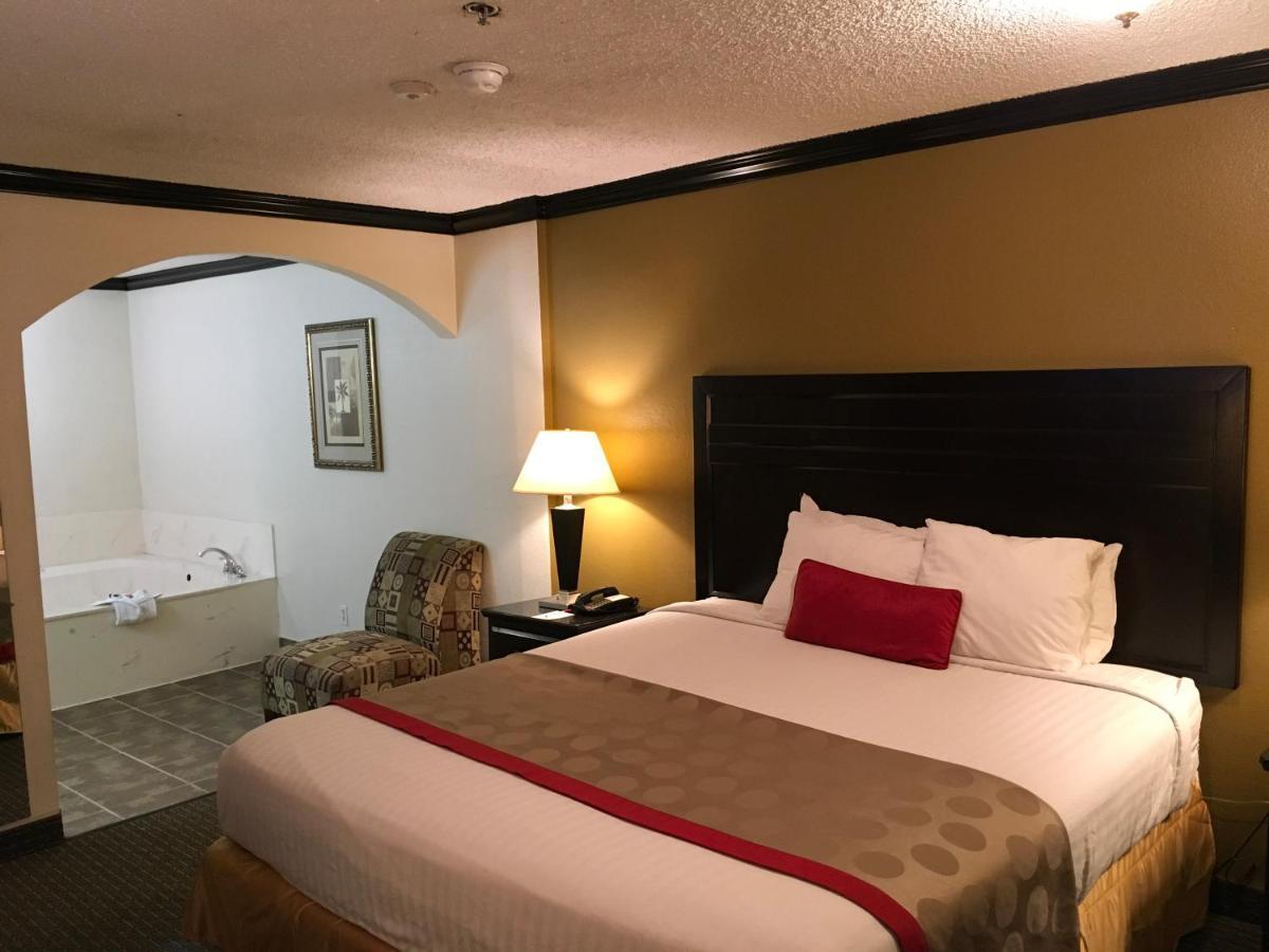 Ramada By Wyndham Ontario Hotell Eksteriør bilde